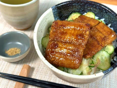 ハモは湯引きに梅肉とさっぱり食べるイメージが強いですが、 濃い甘辛ダレを絡めて蒲焼き味にする食べ方もオススメです。