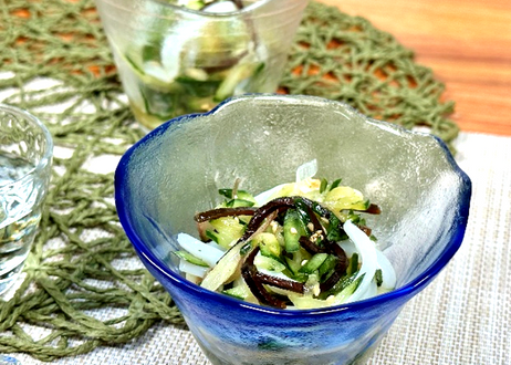 イカそうめんと夏野菜の塩昆布和え【動画】