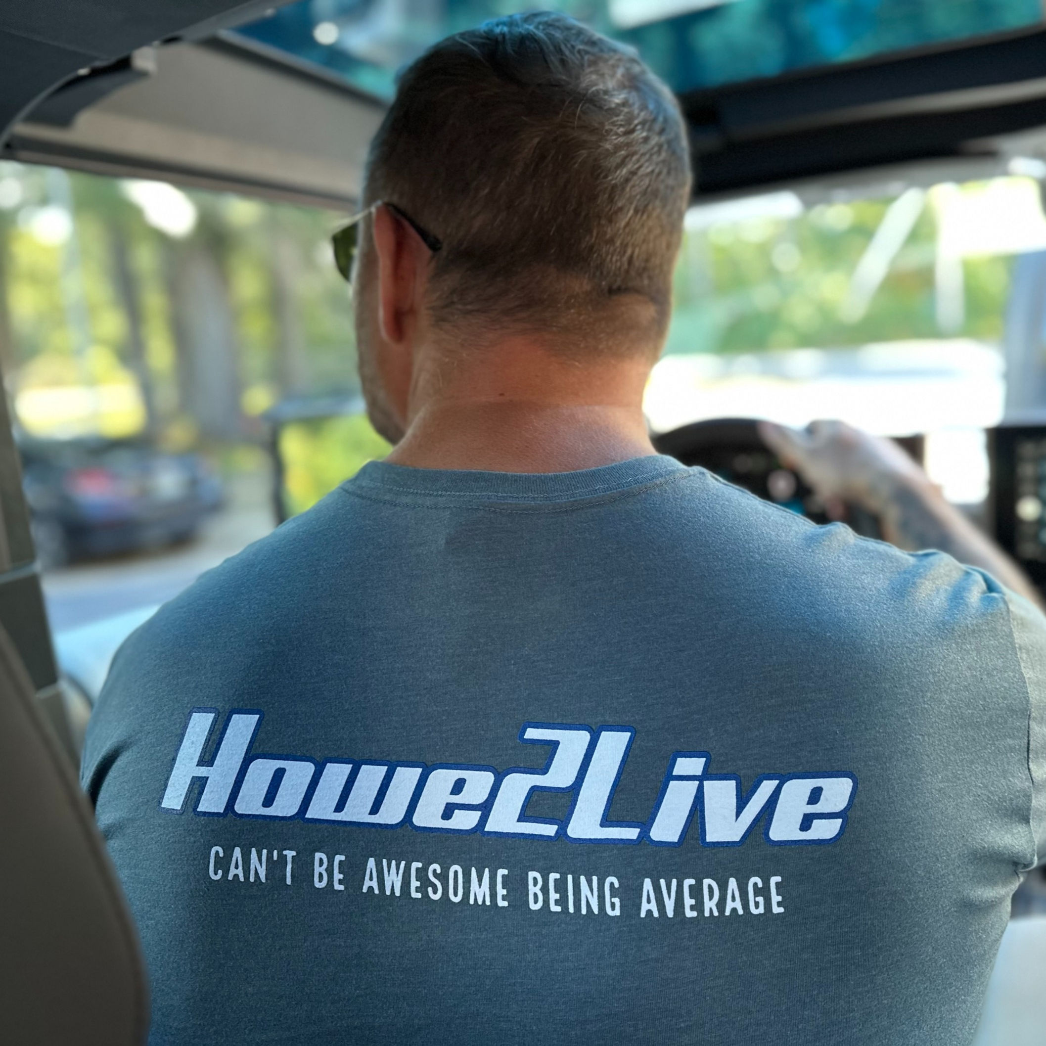 Can't Be Awesome Being Average - Howe2Live T-Shirt