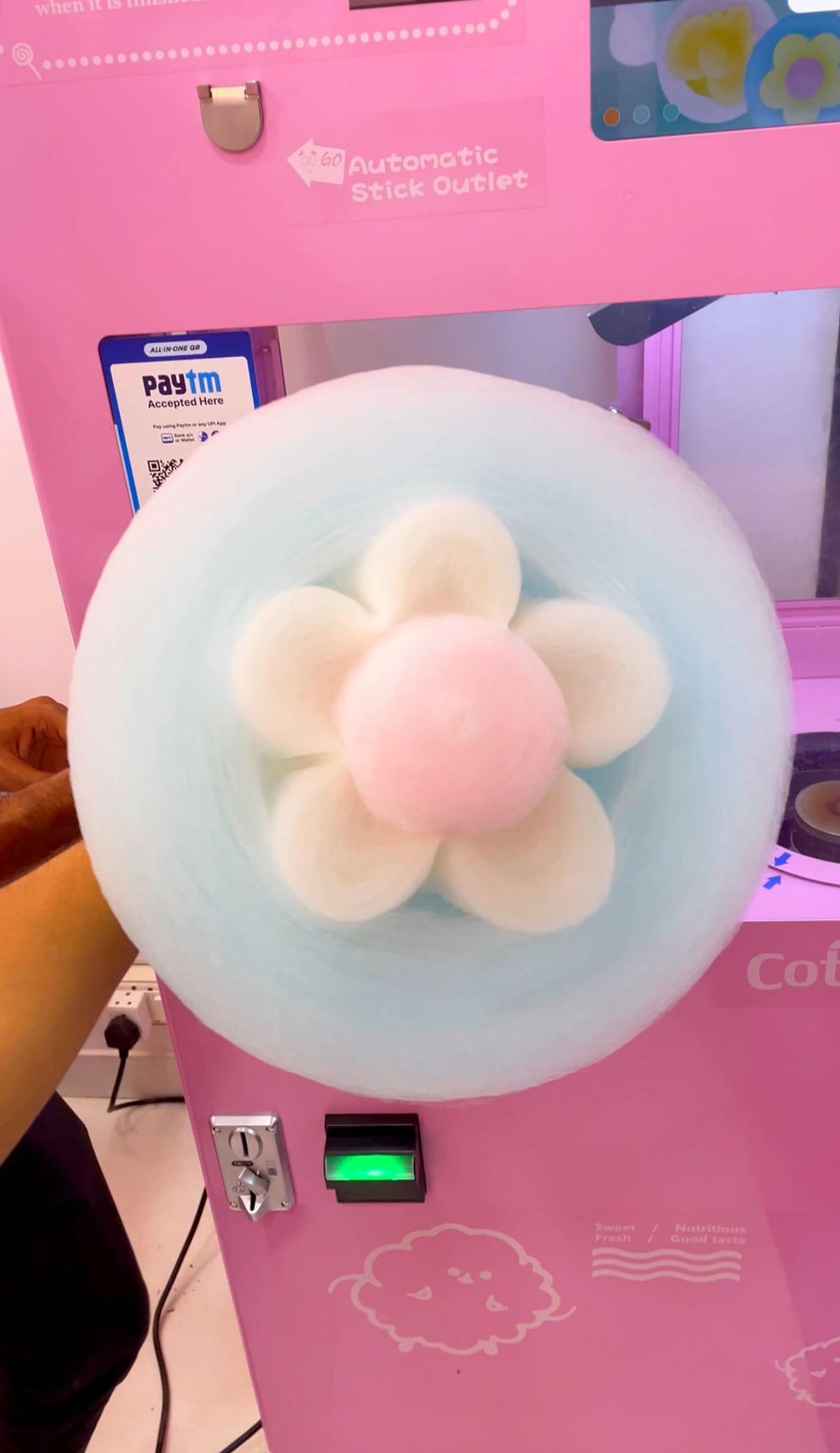 Top 5 Reasons to Book an Automatic Cotton Candy Machine for Your Event