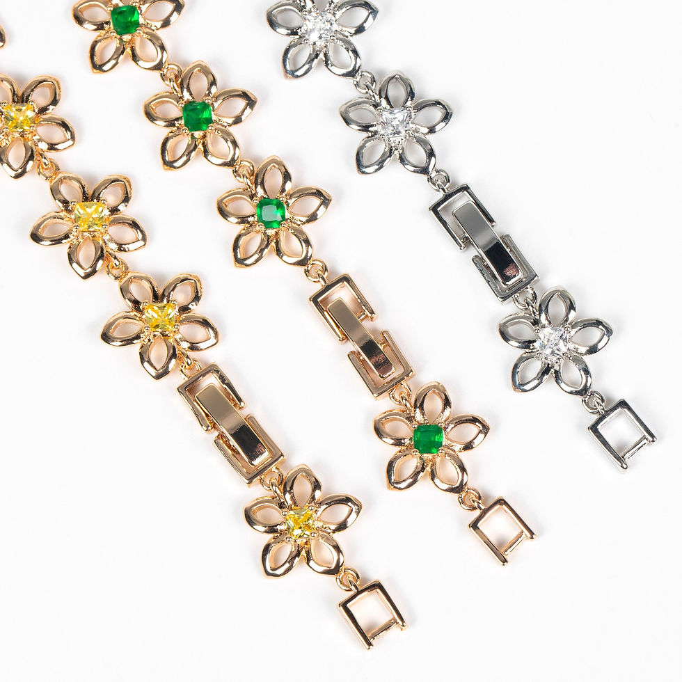 Thumbnail: Five-Petal Clover Bracelet