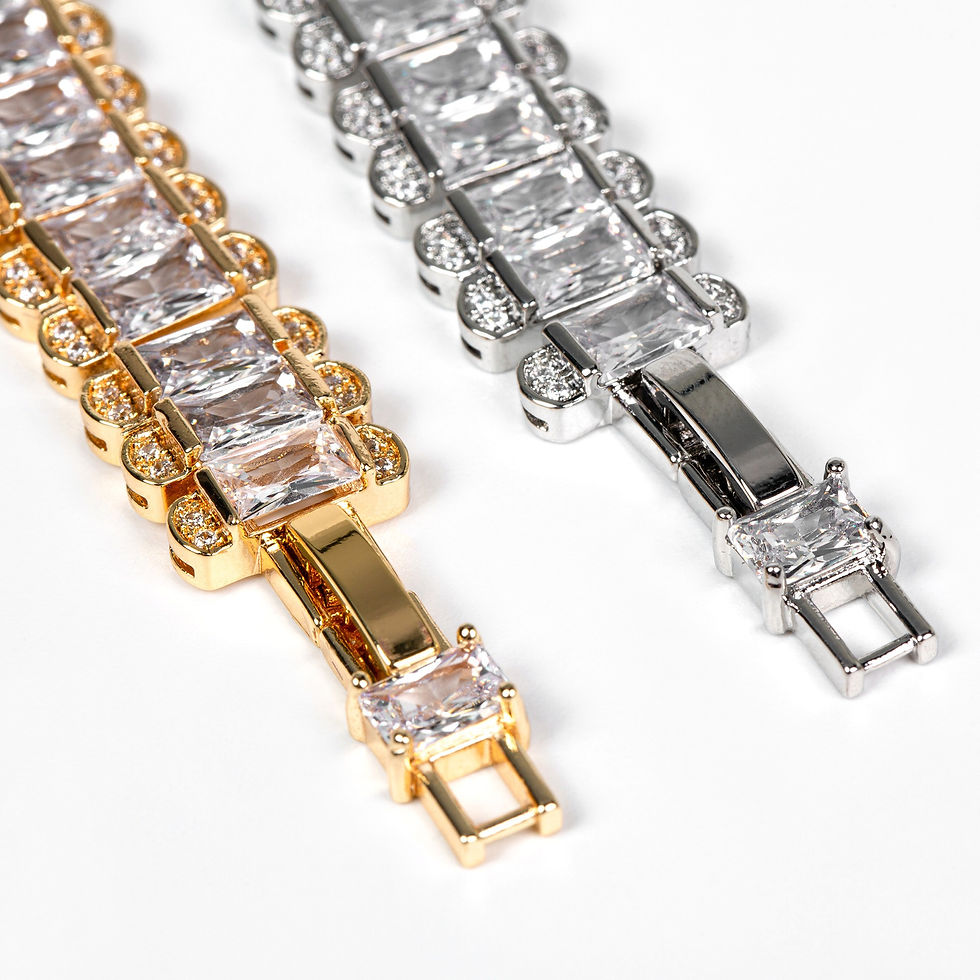 Thumbnail: Retro Light-Luxury Bracelet with Linear-Set Drills and Chain Link