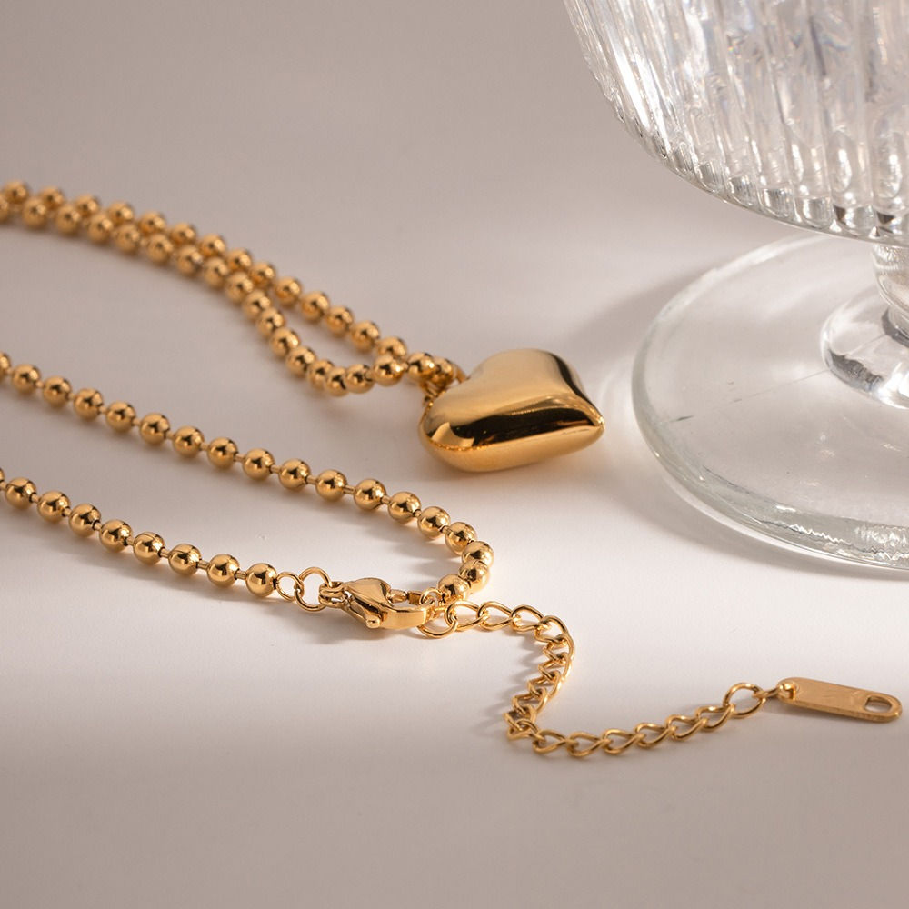 18K gold simple and elegant heart-shaped design pendant necklace