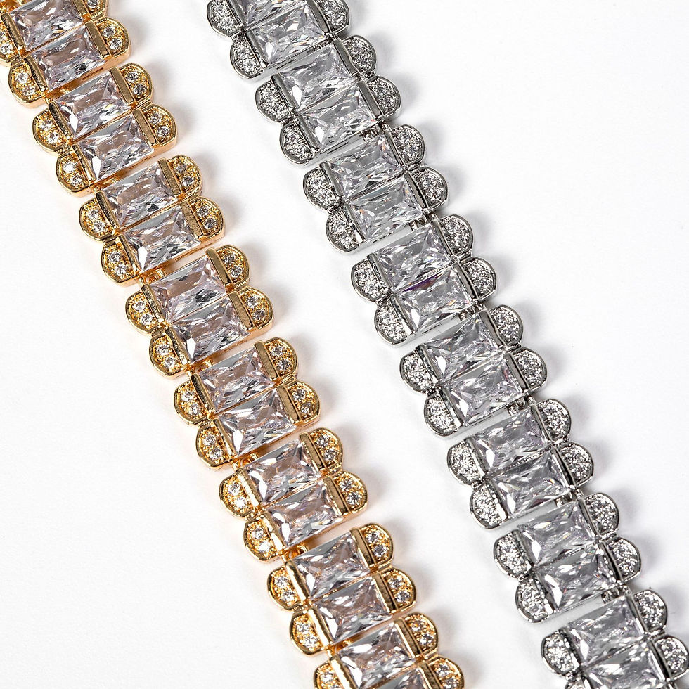 Thumbnail: Retro Light-Luxury Bracelet with Linear-Set Drills and Chain Link