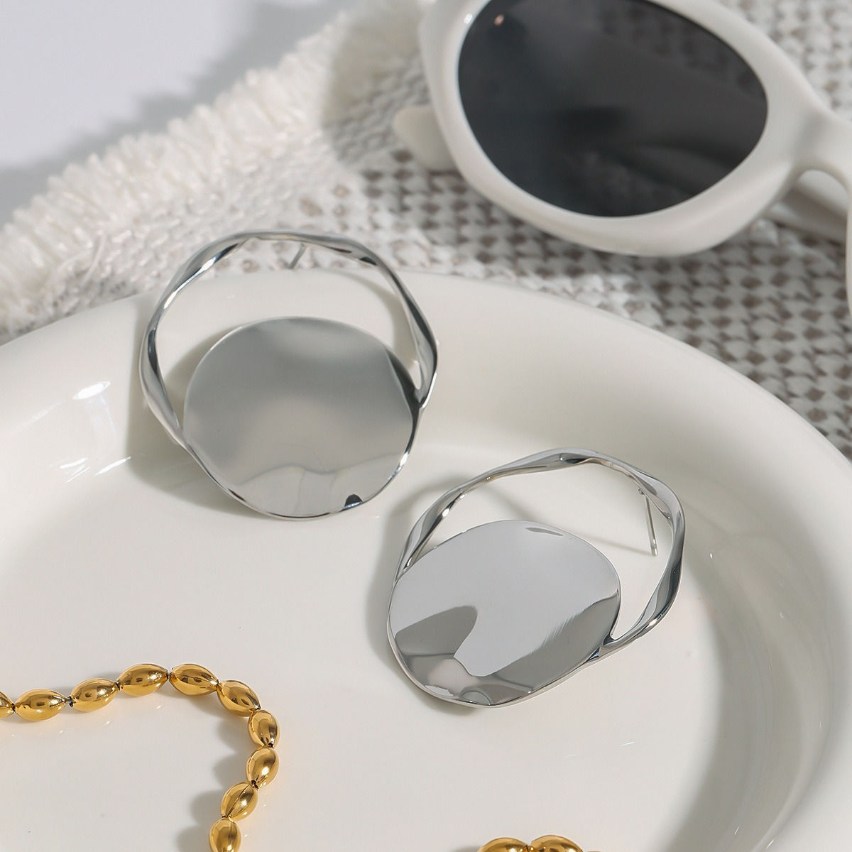 Geometric round design trendy and unique earrings