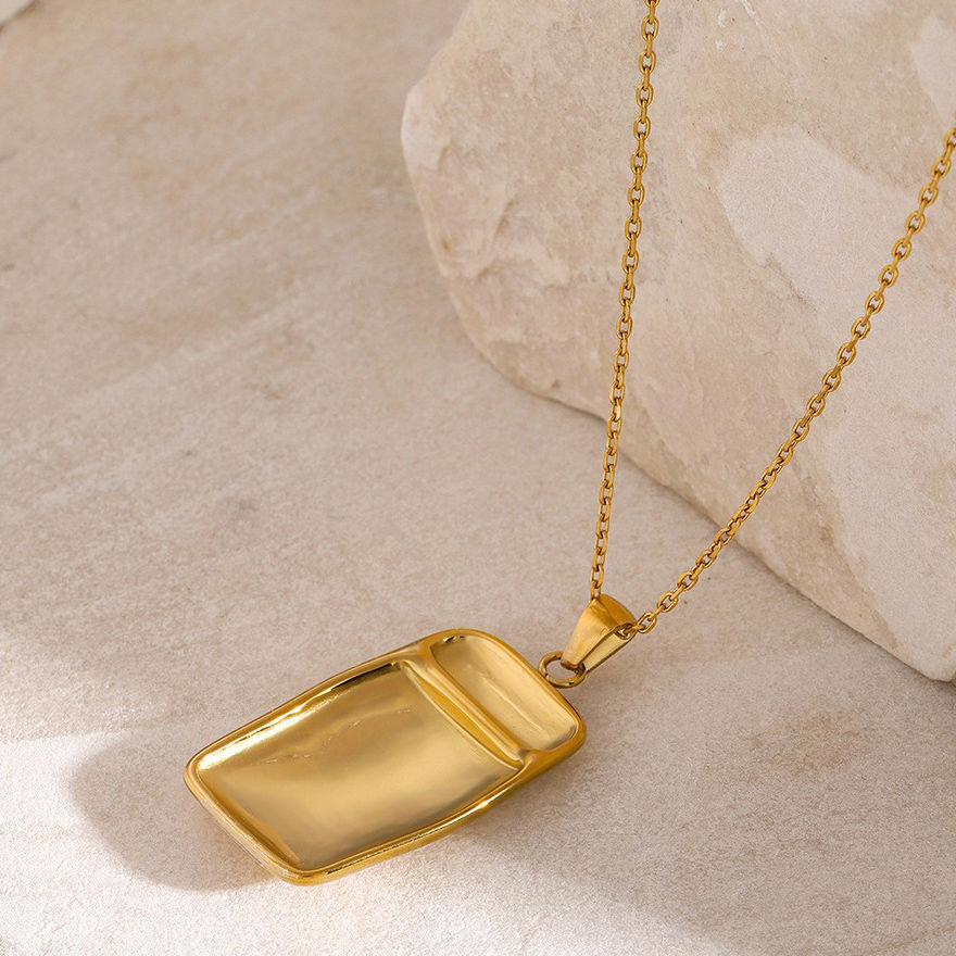 Thumbnail: 18K Gold Simple Rectangular Design Pendant Necklace