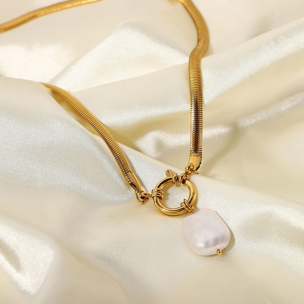 Thumbnail: 18K gold elegant luxury pearl inlaid pendant necklace
