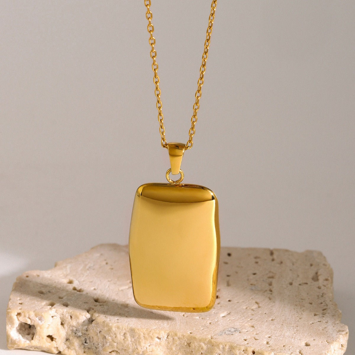 18K Gold Simple Rectangular Design Pendant Necklace