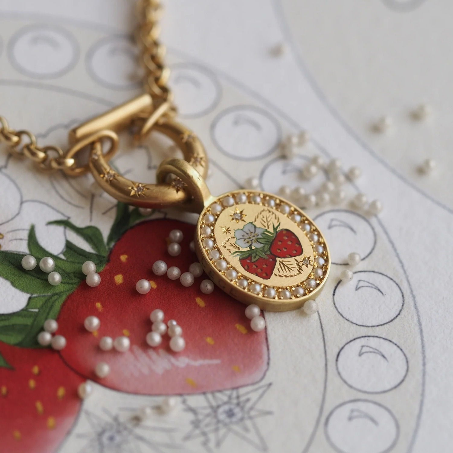 18K gold strawberry with pearl design light luxury noble necklace