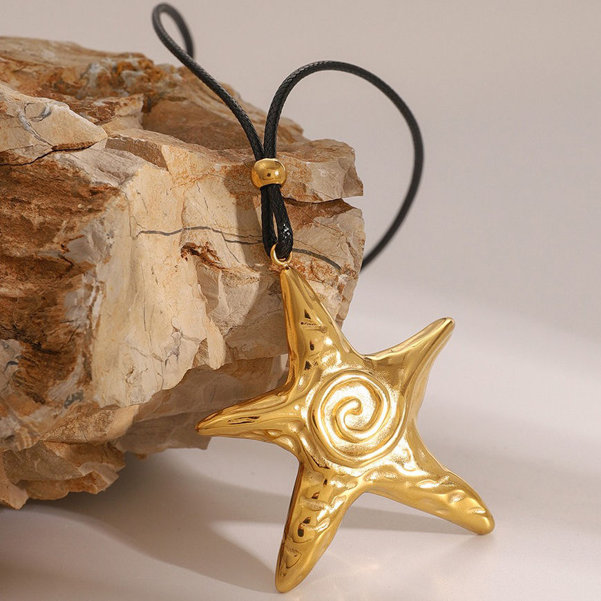 Thumbnail: 18K gold classic retro five-pointed star with thread design pendant necklace