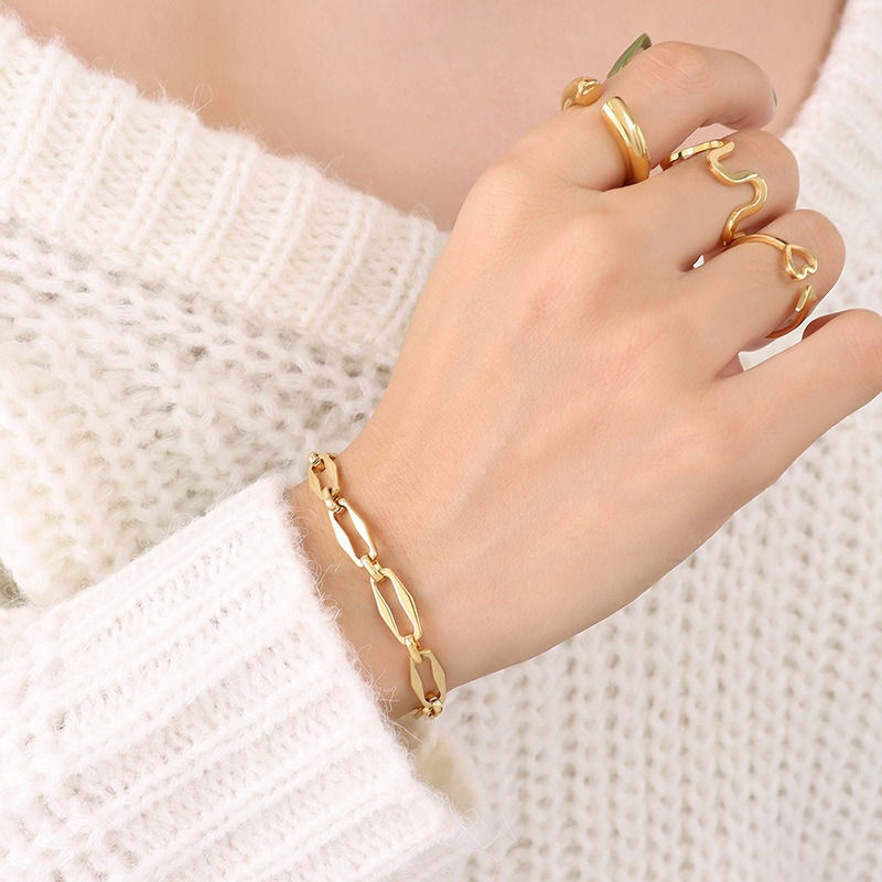 Thumbnail: 18K Gold Geometric Design Luxury Bracelet Necklace Set