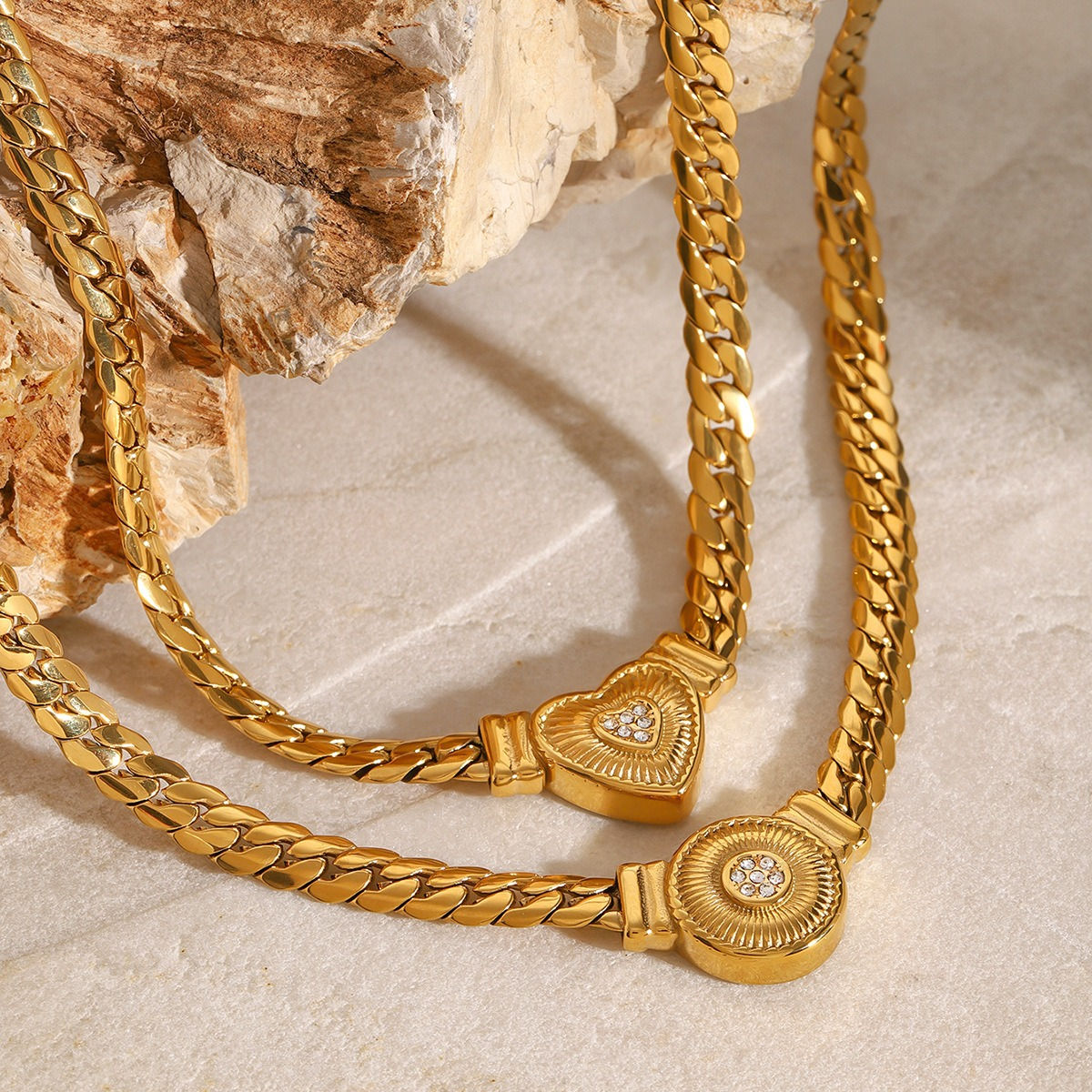 18K gold heart-shaped/round diamond-studded luxury necklace