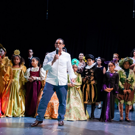 Memoria teatral: Basilio Nova, un maestro del teatro dominicano