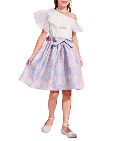 Thumbnail: Large looking gorgeous dress