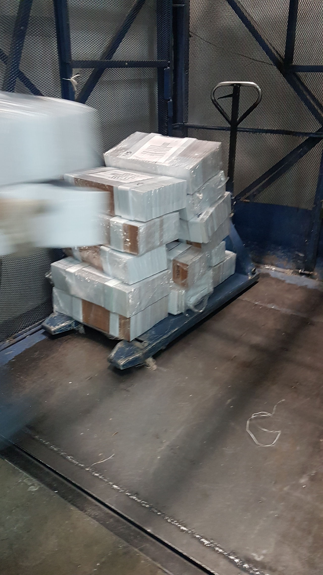 Destrucción_de_cenefa_Bimbo_-_COMPRA_DE_MATERIALES_PLASTICOS_CÁNCER_S.A._DE_C.V.__(16)