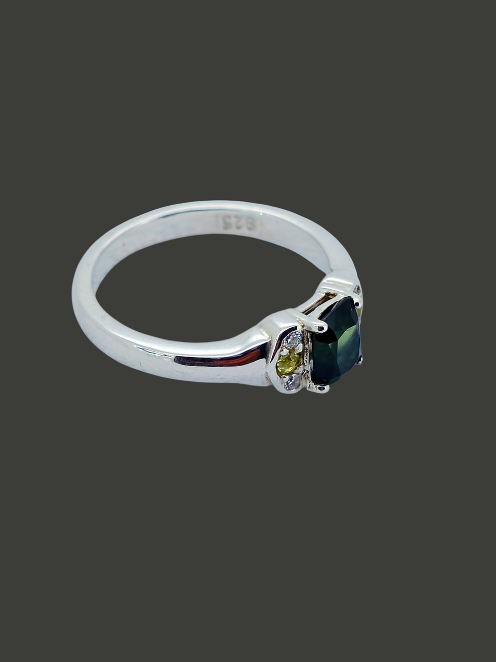 Thumbnail: Sapphire Diamond ring