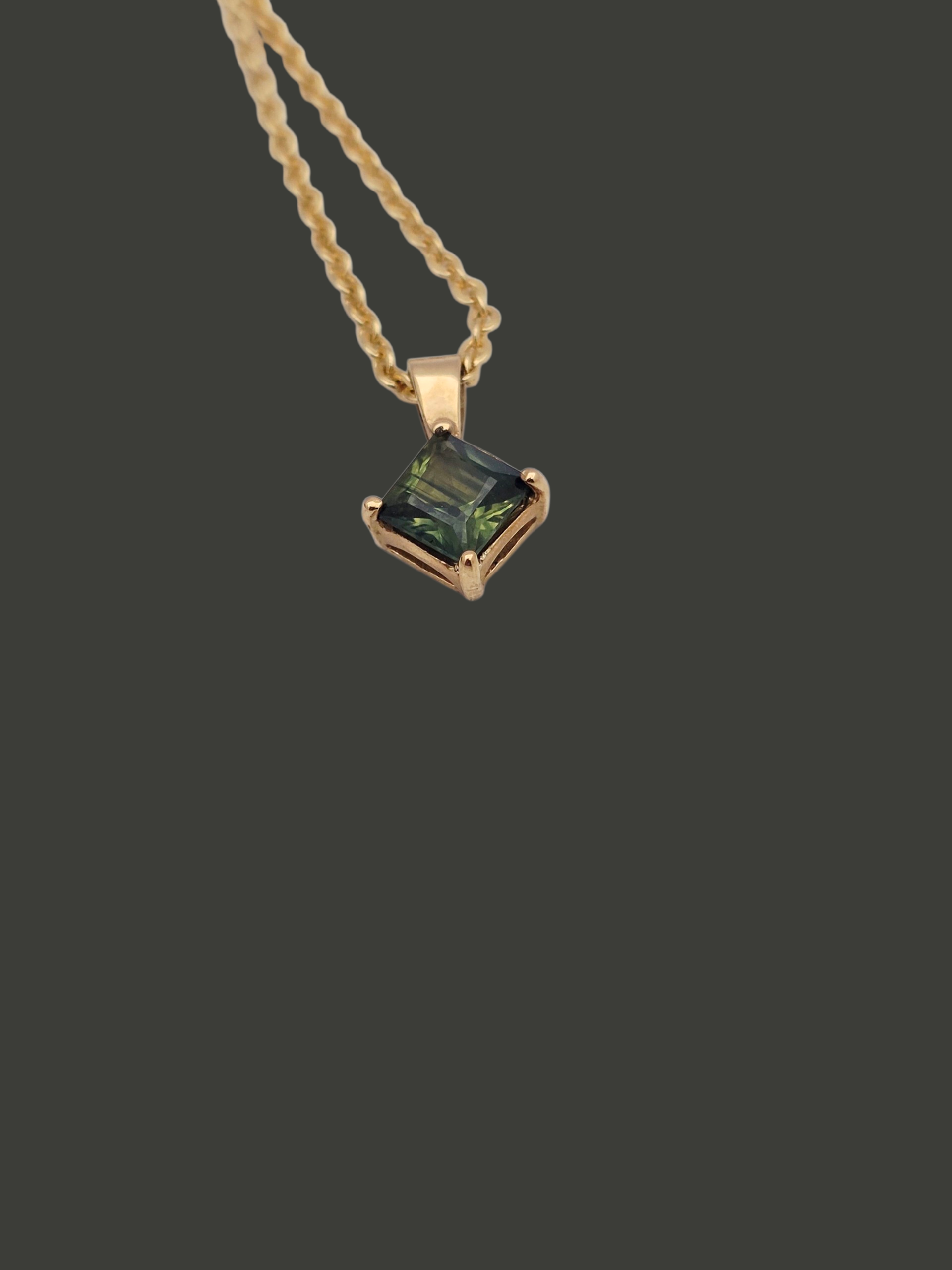 Sapphire Pendant 9ct gold