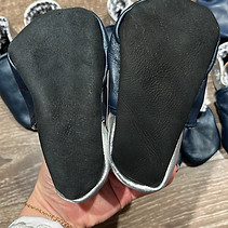 Chaussons en cuir de différentes tailles et coloris