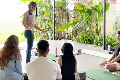 Iyengar Yoga Workshop at the Wackerfabrik Darmstadt: precise instruction, mindful practice and an inspiring learning atmosphere.