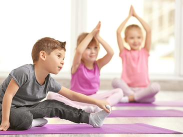 Kinderyoga mit Märchen: Kinder üben spielerisch Yoga-Haltungen – kreative Fortbildung für Lehrer, Erzieher und soziale Fachkräfte.