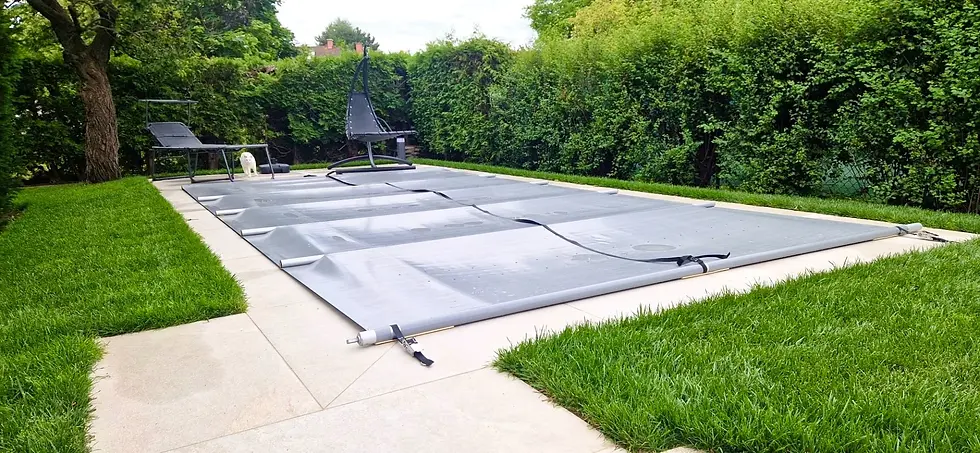 Geschlossene Sicherheits-Rollabdeckung für Privatpool