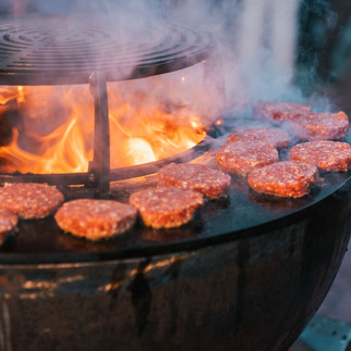 Grill Feuerstelle im Terrassengarten  