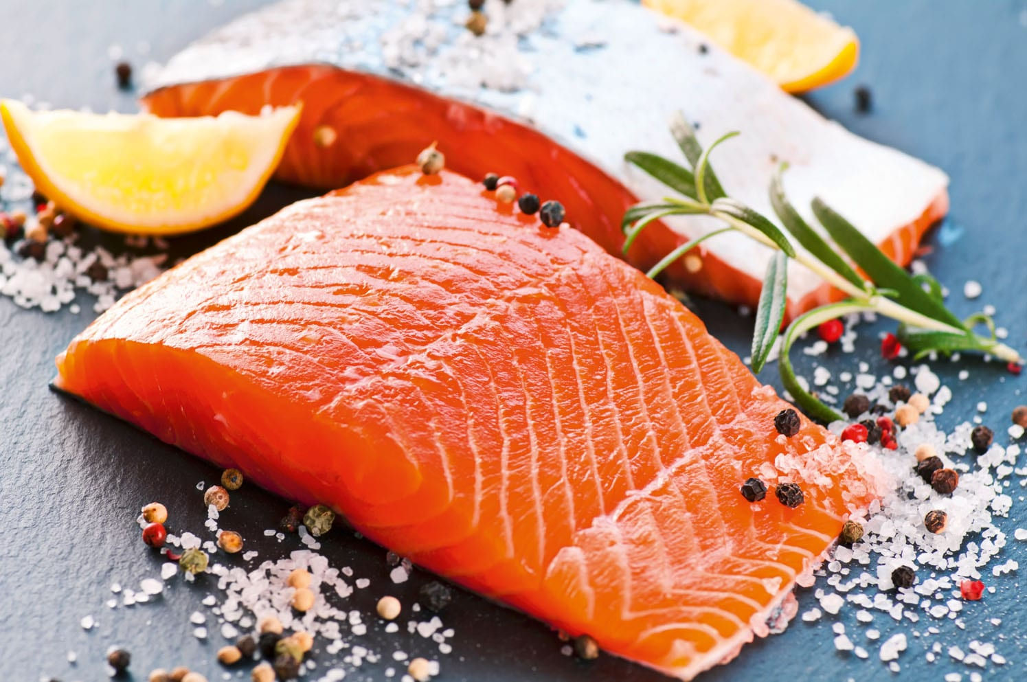 (Vi6) Zalm moten met huid