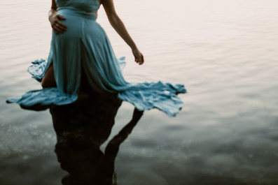 Sunset maternity session on lake