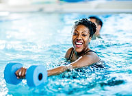 Adulto_Afroamericano_Mujer_Agua_Aero