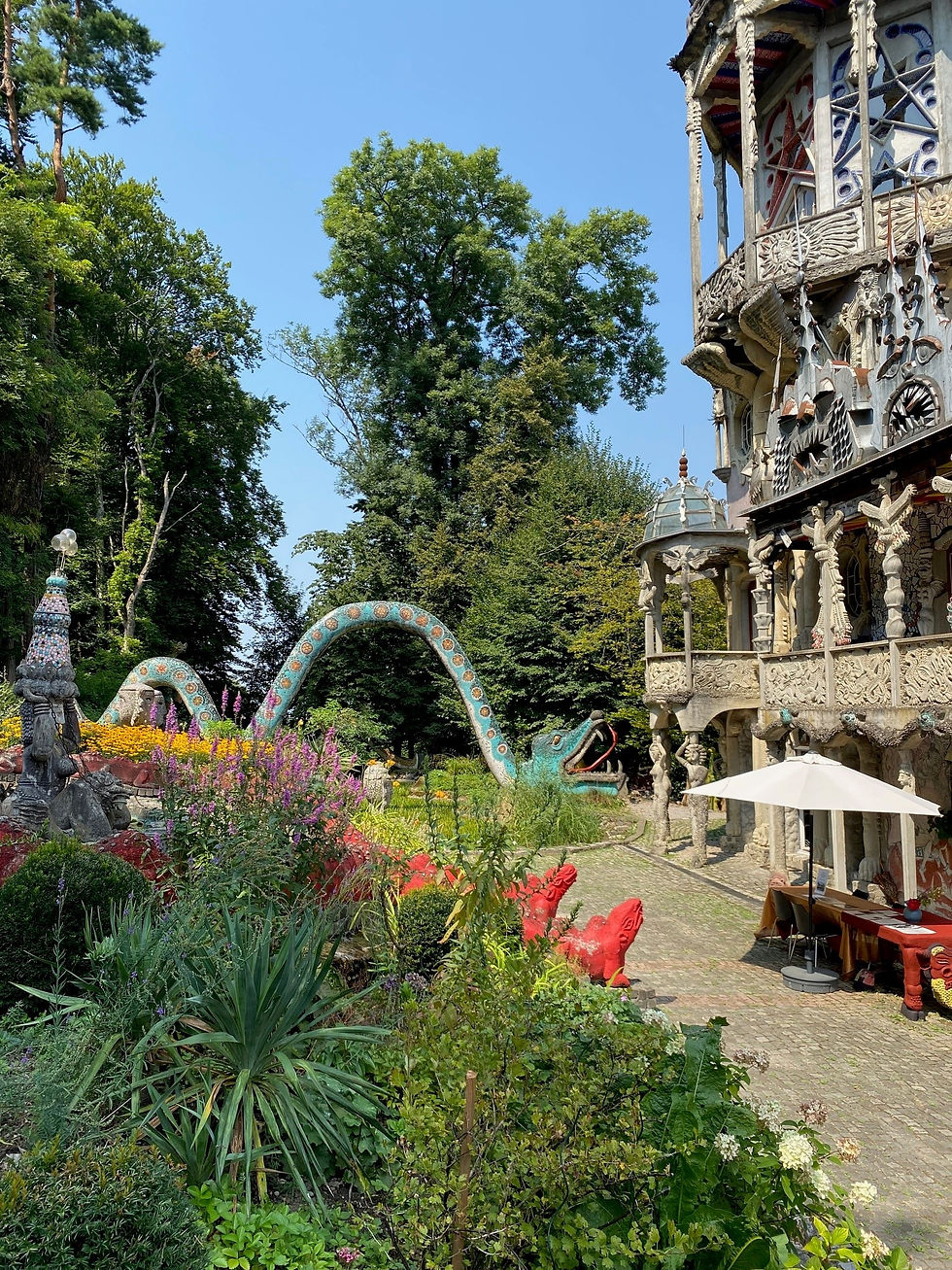 Als Expertin führte Tetiana ihre Tandempartnerin durch den Bruno Weber Park.