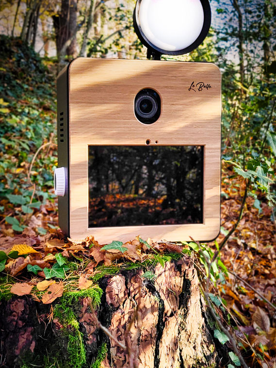 Location Borne à Selfie , Photobooth pour vos événements privés et professionnels sur Hyères , Toulon ,Var Animer votre Mariage , EVJF , anniversaire, Baptême , Soirée d'entreprise , Séminaire , Inauguration , Cocktail avec une Borne à Selfie Vintage, Rétro Chic pour donner une touche à votre déco. 