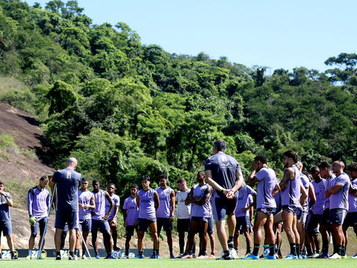 Jogadores do Botafogo em atividade no CT Lonier