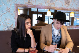 Portraits dans un café par Nathan Millard