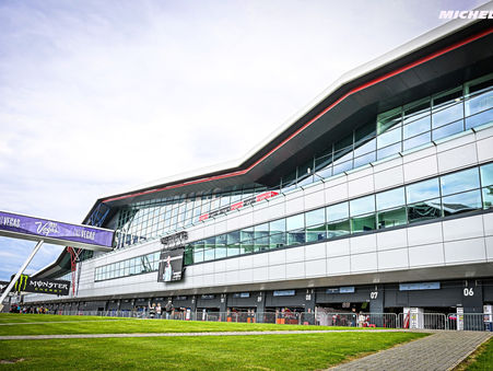 Internasional Pit Building Sirkuit SIlverstone perdana dipakai MotoGP musim 2023