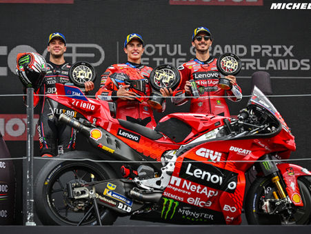 Podium MotoGP Belanda 2025 dari kiri-kanan; Marco Bezzecchi, Marc Marquez, Francesco Bagnaia