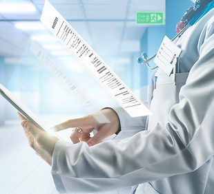 ภาพเจ้าหน้าที่กำลังตรวจเอกสาร