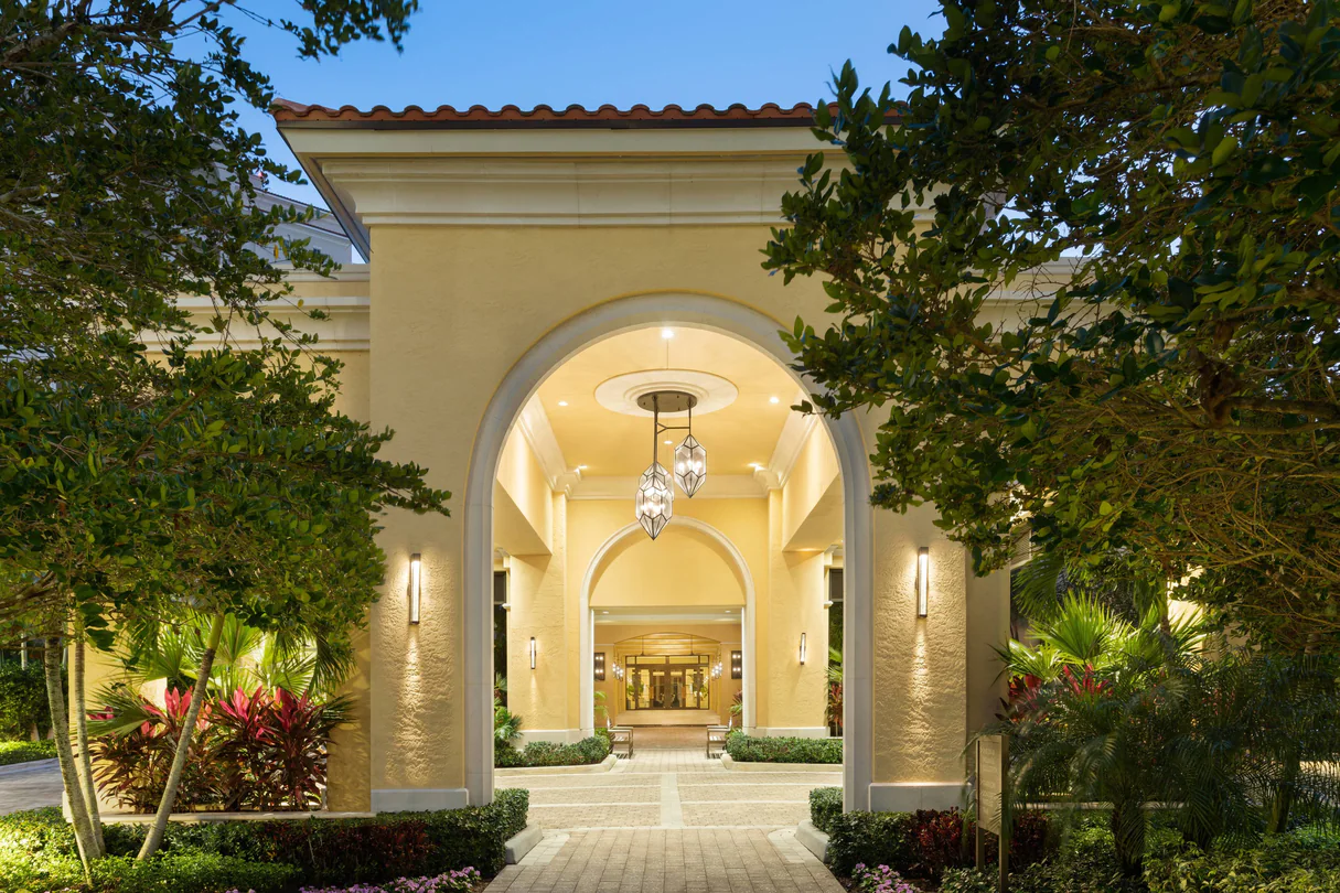 miajt-resort-entrance-6410-hor-clsc.webp