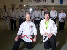 Vajutsu onnittelee Shichidan Marko Kallio & Sensei Timo Lavikainen 