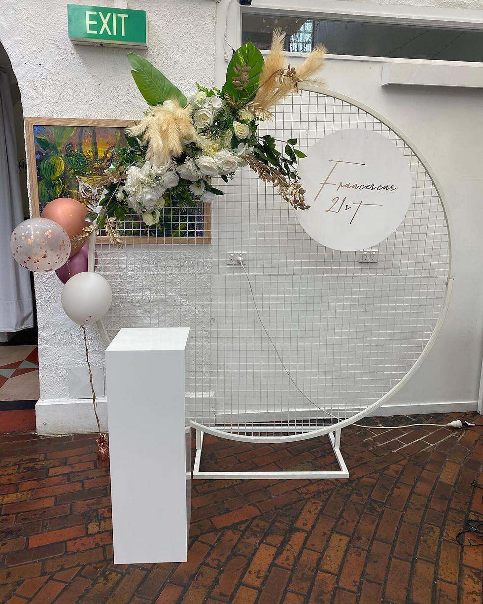 Thumbnail: 90cm White Plinth
