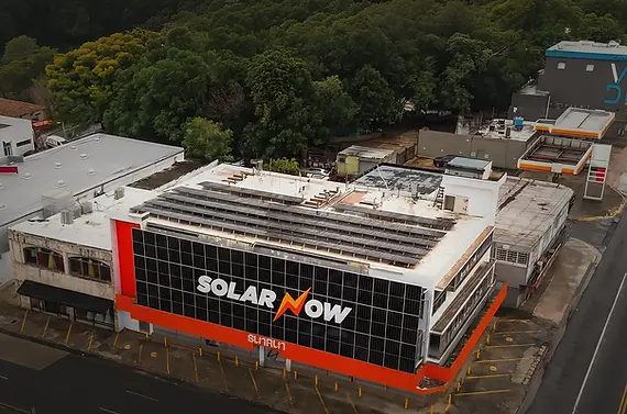 Oficina 2026 - Con paneles solares.webp