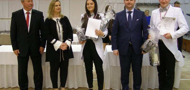 Hotelová akadémia Ľudovíta Wintera, Piešťany, SK 1. miesto v kategórií Čašník - Viktória Krajmerová, Martin Korčák