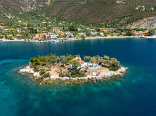 Agios Nikolaos – A Quiet Pause on the Delphi Riviera