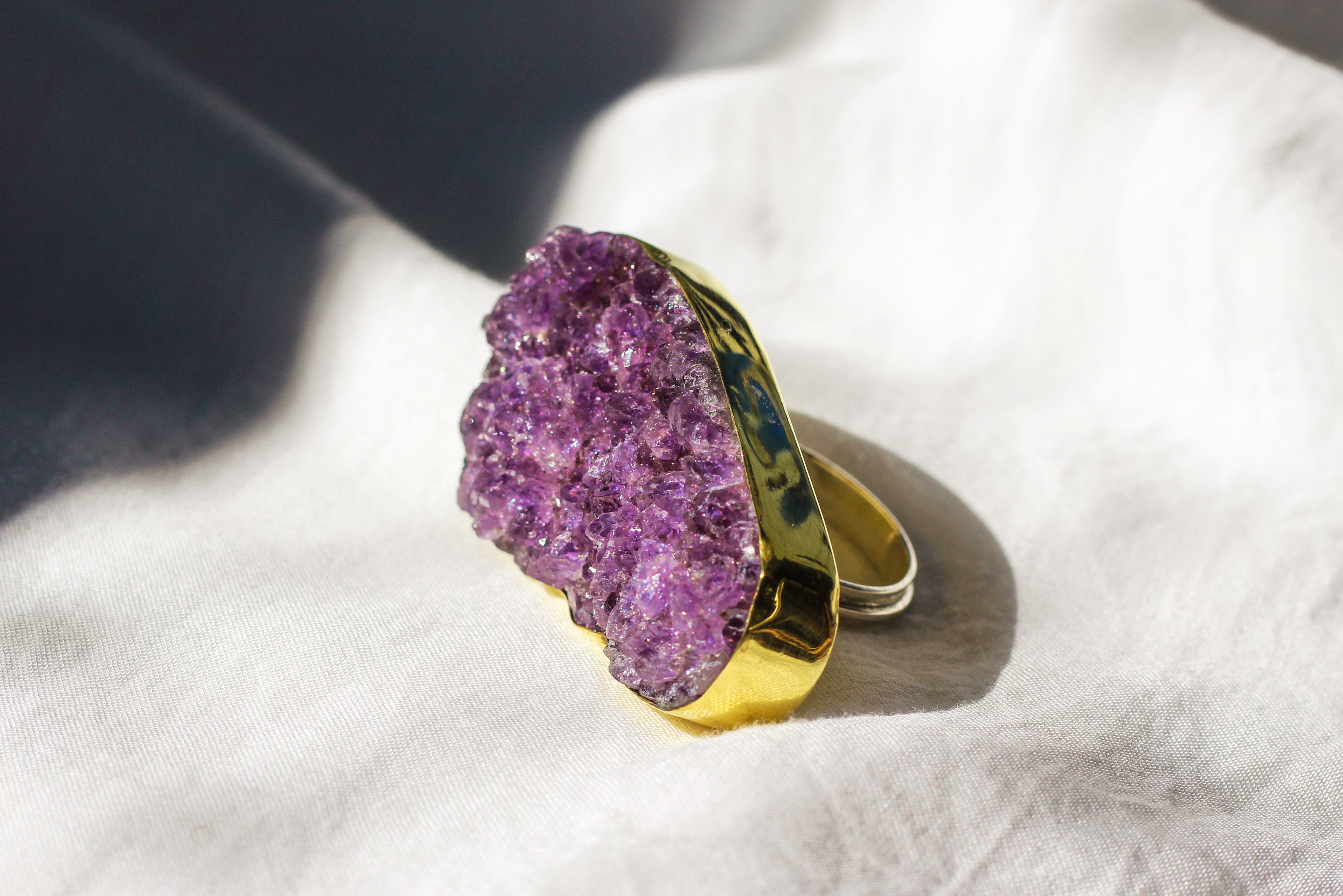 Anel Drusa de Ametista latão e prata