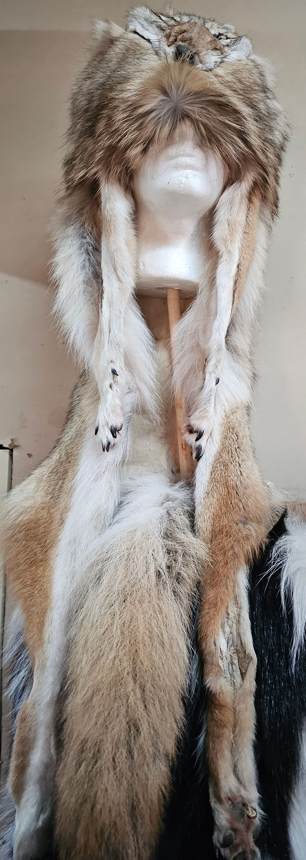 Thumbnail: Mountain Man Coyote Fur Hat