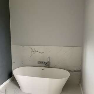 Salle de bain avec baignoire îlot
