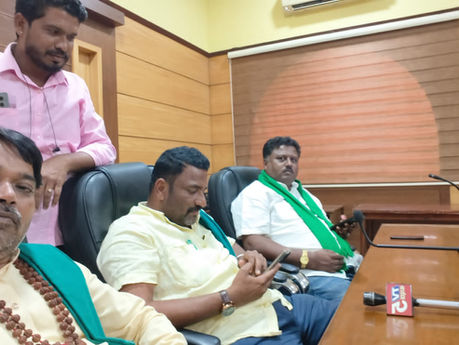 ದೆಹಲಿಗೆ ಕರೆಸಿ ರೈತರಿಗೆ ಅವಮಾನ: ಪೂಜಾರಿ ಆಕ್ರೋಶ . ಅ. 13 ರಂದು ಬೆಳಿಗ್ಗೆ 11ರಿಂದ ರಾಷ್ಟ್ರೀಯ ಹೆದ್ದಾರಿ ಬಂದ್ಗೆ ಕರೆ