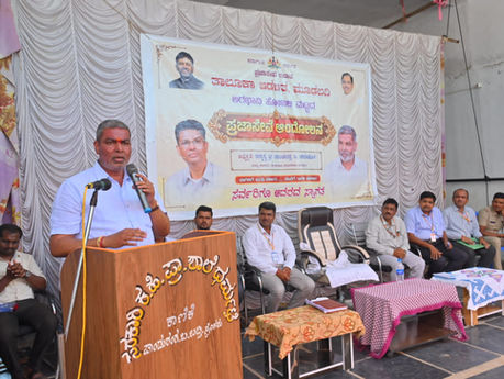 ಸರ್ಕಾರಿ ಕಚೇರಿಗೆ ಜನ ಅಲೆದಾಡಬಾರದು’

ಅಧಿಕಾರಿಗಳು ಜನರ ಬಳಿಗೆ ಹೋಗಲಿ;
