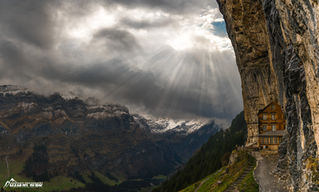 Stürmischer Tag in den Schweizer Alpen