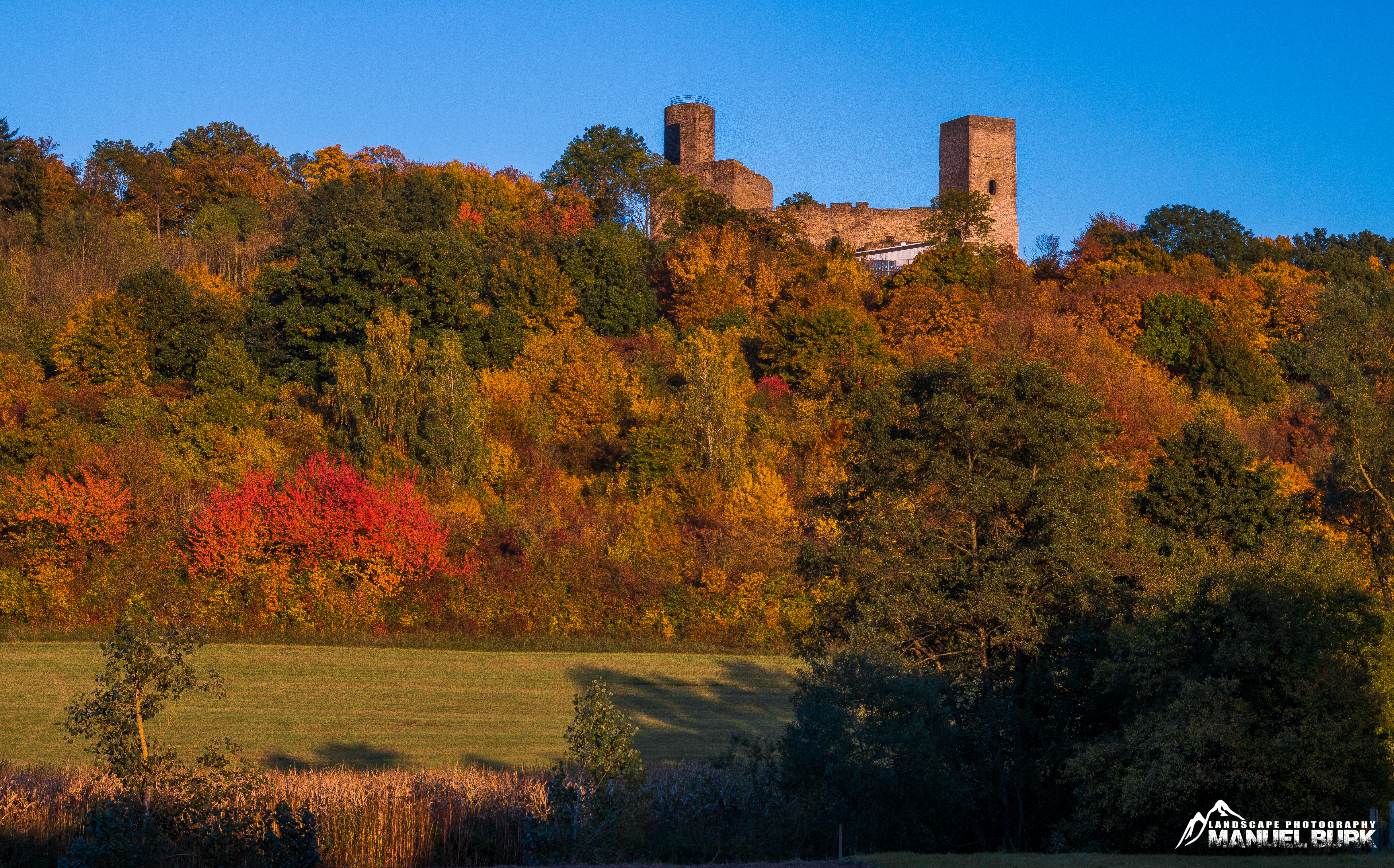 Kugelsburg im Herbst