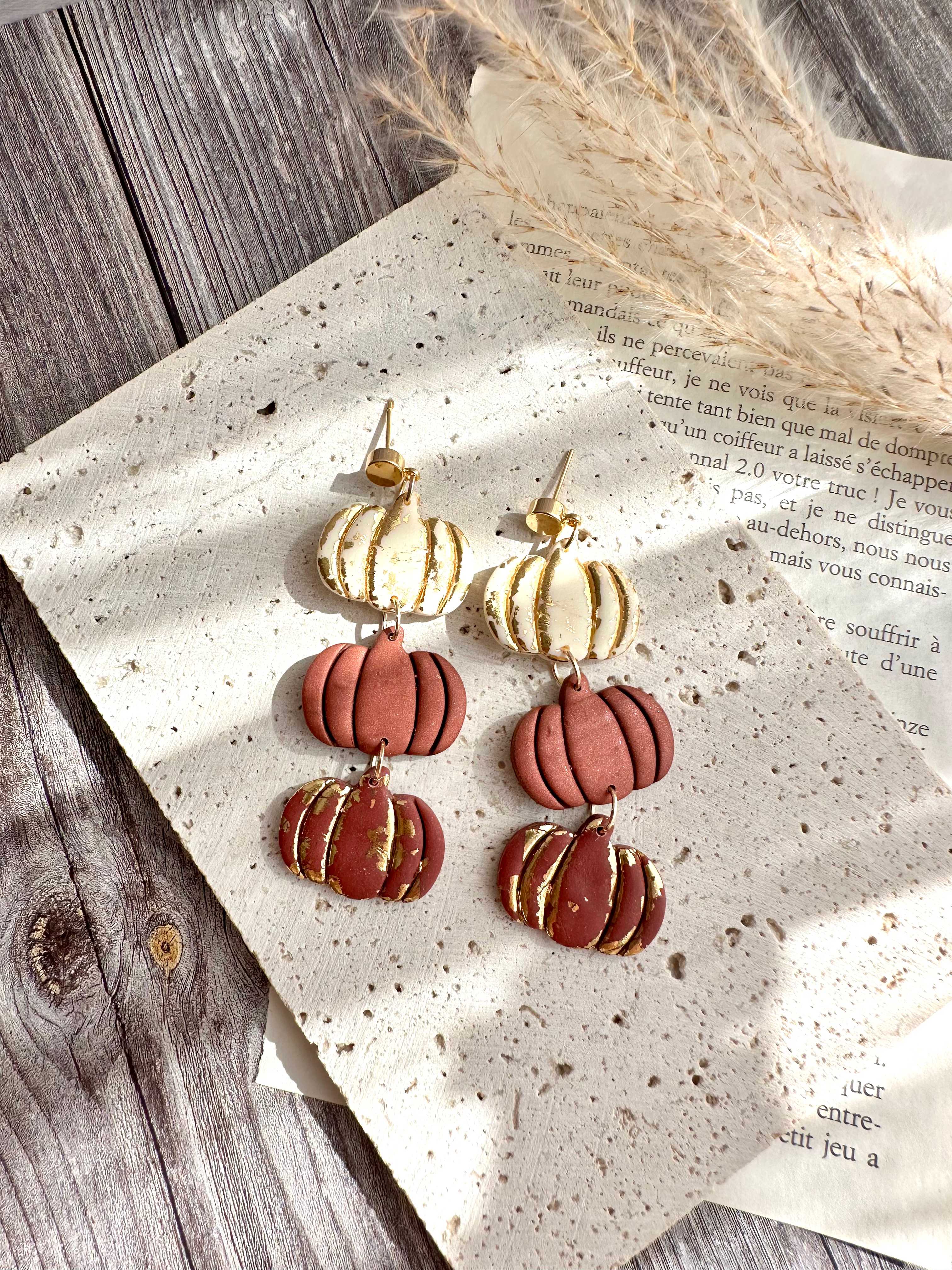 "Boucles d'oreilles pendantes citrouilles d'automne fait main pùte polymÚre résine UV bijoux automne"